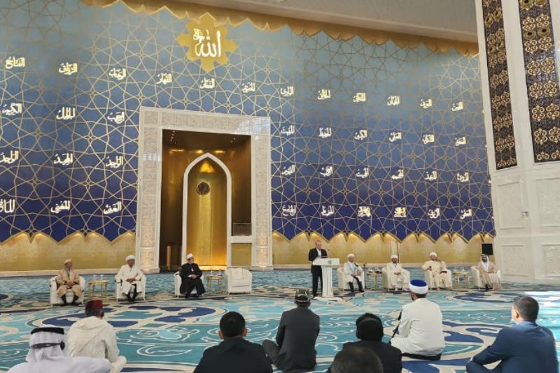 Крупнейшая в Центральной Азии мечеть на 30 тысяч молящихся торжественно открыта в Нур-Султане